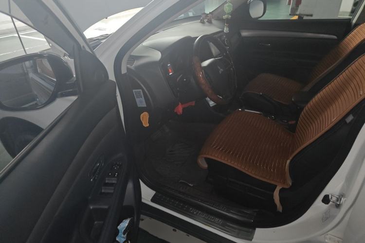 Used Mitsubishi Outlander 2014 2.4L 4x4 Deluxe Value Edition 5 Seats Driver Seat