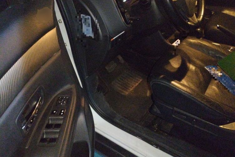 Used Mitsubishi Outlander 2014 2.4L 4x4 Deluxe Value Edition 7 Seats Driver Seat