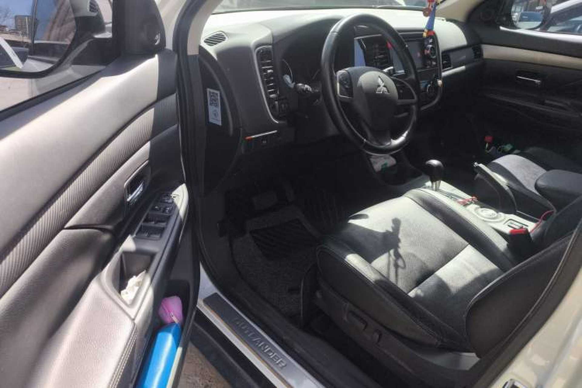 Used Mitsubishi Outlander 2014 2.4L 4x4 Deluxe Value Edition 5 Seats Driver Seat