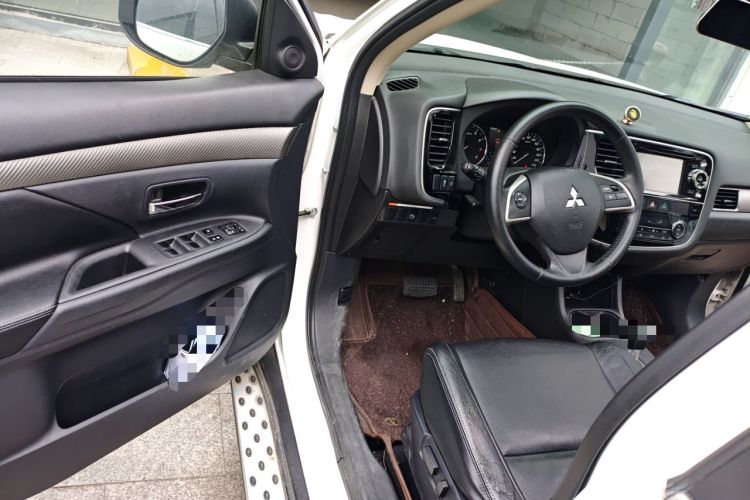 Used Mitsubishi Outlander 2014 2.4L 4x4 Deluxe Value Edition 5 Seats Driver Seat