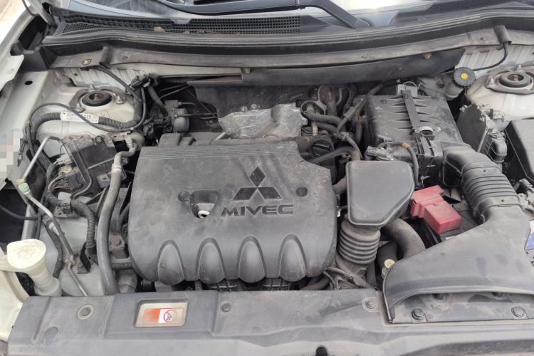 Used Mitsubishi Outlander 2014 2.4L 4x4 Deluxe Value Edition 5 Seats Engine Bay