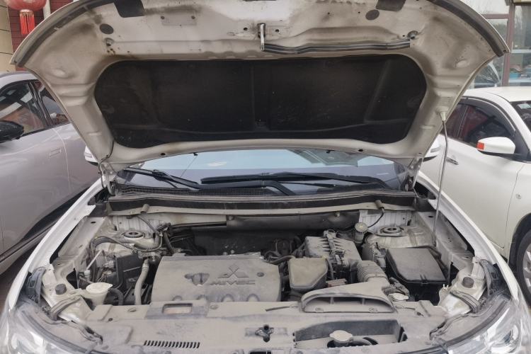 Used Mitsubishi Outlander 2014 2.4L 4x4 Deluxe Value Edition 5 Seats Engine Bay