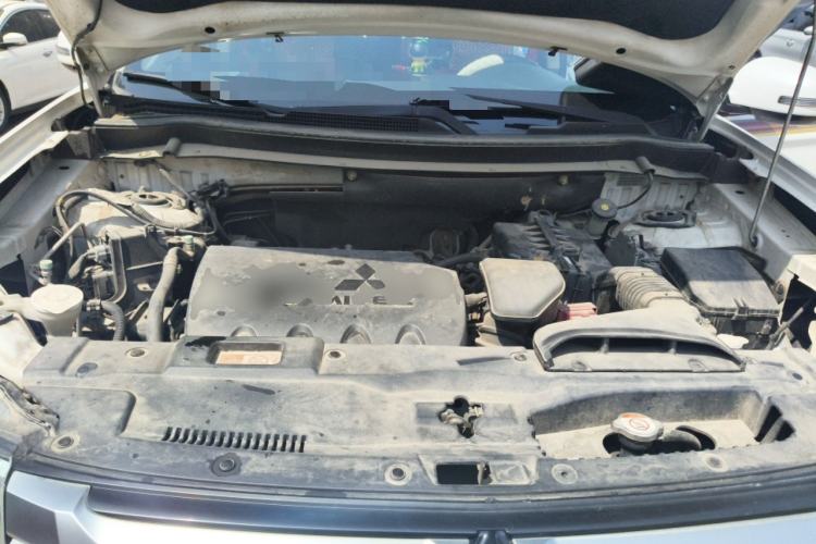 Used Mitsubishi Outlander 2014 2.4L 4x4 Deluxe Value Edition 5 Seats Engine Bay
