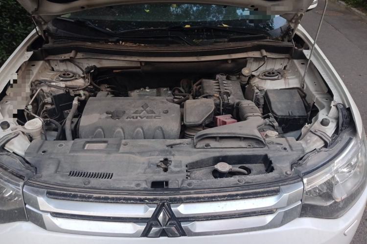 Used Mitsubishi Outlander 2014 2.4L 4x4 Deluxe Value Edition 5 Seats Engine Bay