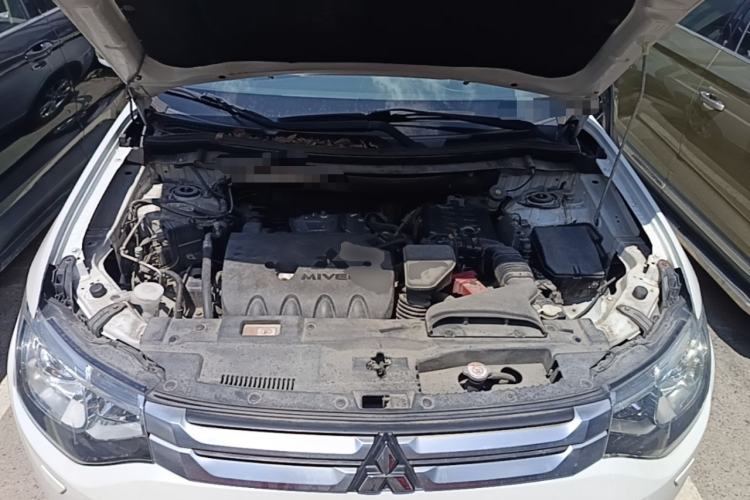 Used Mitsubishi Outlander 2014 2.4L 4x4 Deluxe Value Edition 5 Seats Engine Bay