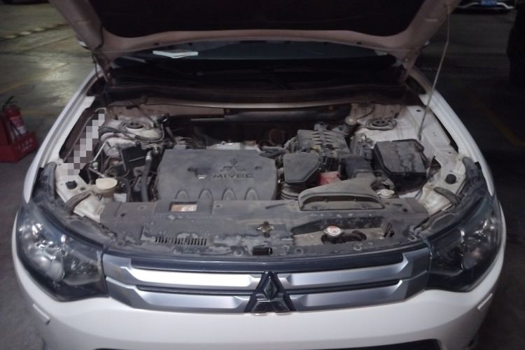 Used Mitsubishi Outlander 2014 2.4L 4x4 Deluxe Value Edition 7 Seats Engine Bay