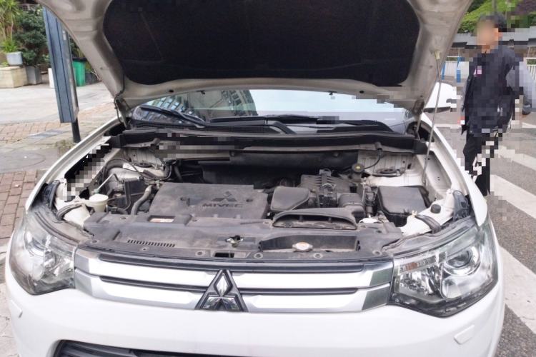 Used Mitsubishi Outlander 2014 2.4L 4x4 Deluxe Value Edition 5 Seats Engine Bay