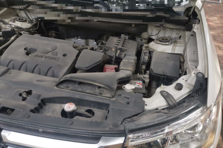 Used Mitsubishi Outlander 2014 2.4L 4x4 Deluxe Value Edition 5 Seats Engine Bay Left