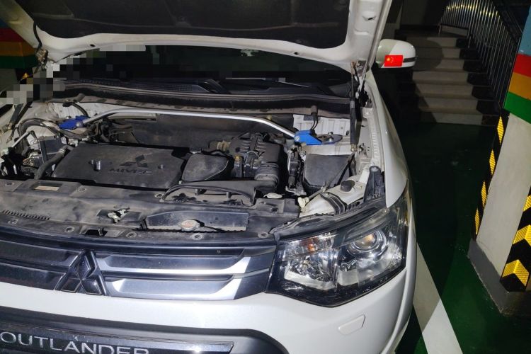 Used Mitsubishi Outlander 2014 2.4L 4x4 Deluxe Value Edition 5 Seats Engine Bay Left