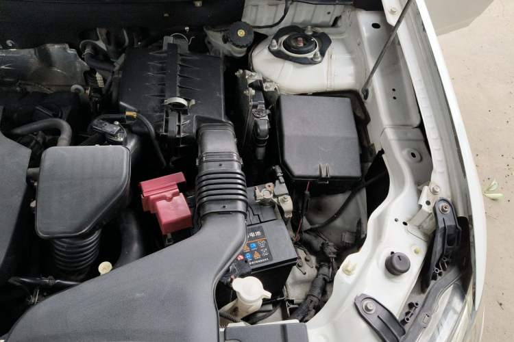 Used Mitsubishi Outlander 2014 2.4L 4x4 Deluxe Value Edition 5 Seats Engine Bay Left