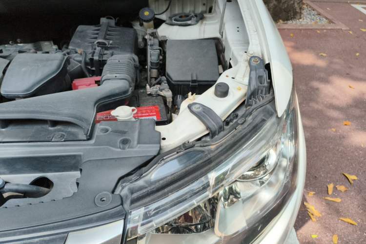 Used Mitsubishi Outlander 2014 2.4L 4x4 Deluxe Value Edition 5 Seats Engine Bay Left