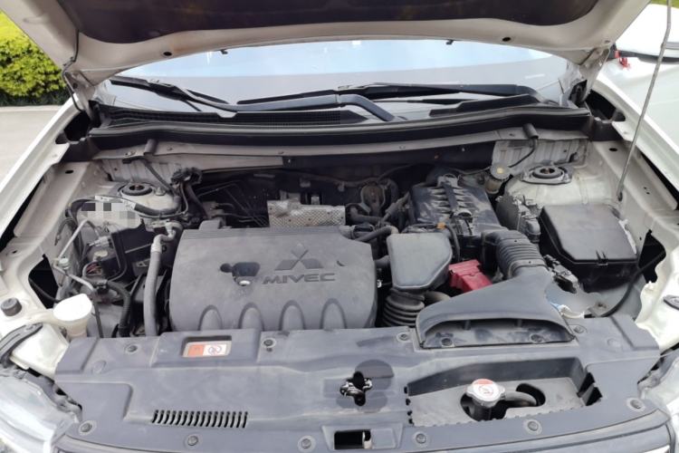 Used Mitsubishi Outlander 2014 2.4L 4x4 Deluxe Value Edition 5 Seats Engine Bay