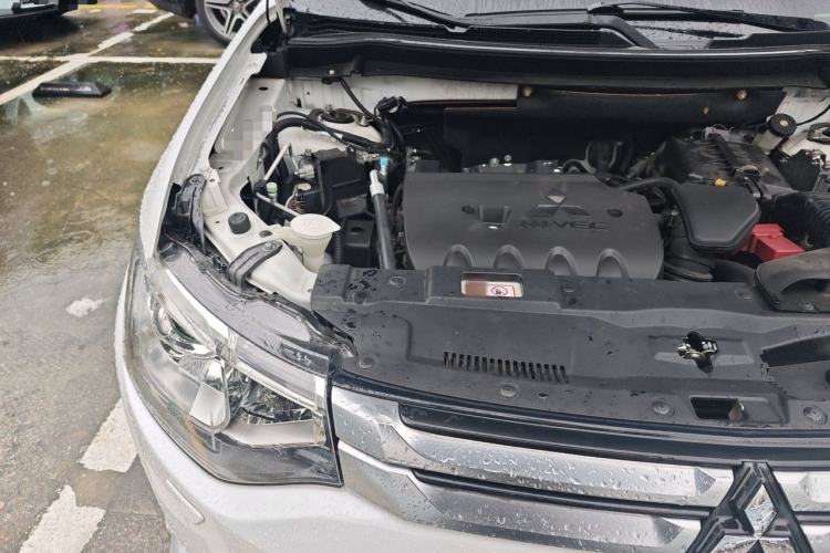 Used Mitsubishi Outlander 2014 2.4L 4x4 Deluxe Value Edition 5 Seats Engine Bay Right