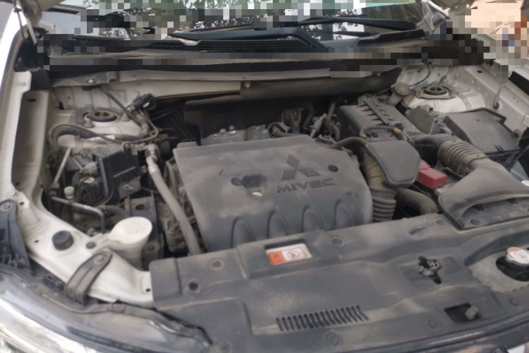 Used Mitsubishi Outlander 2014 2.4L 4x4 Deluxe Value Edition 5 Seats Engine Bay Right