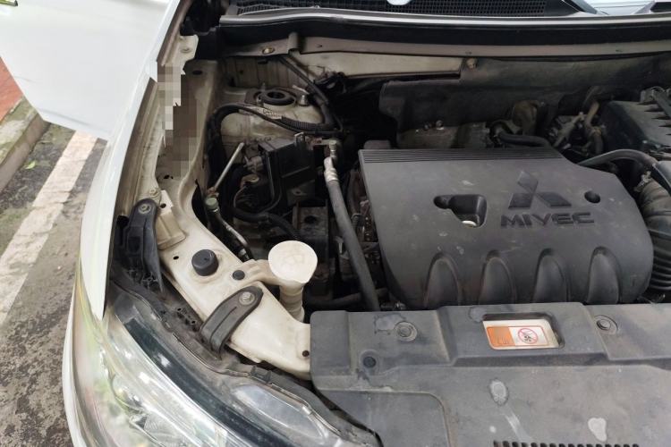 Used Mitsubishi Outlander 2014 2.4L 4x4 Deluxe Value Edition 7 Seats Engine Bay Right