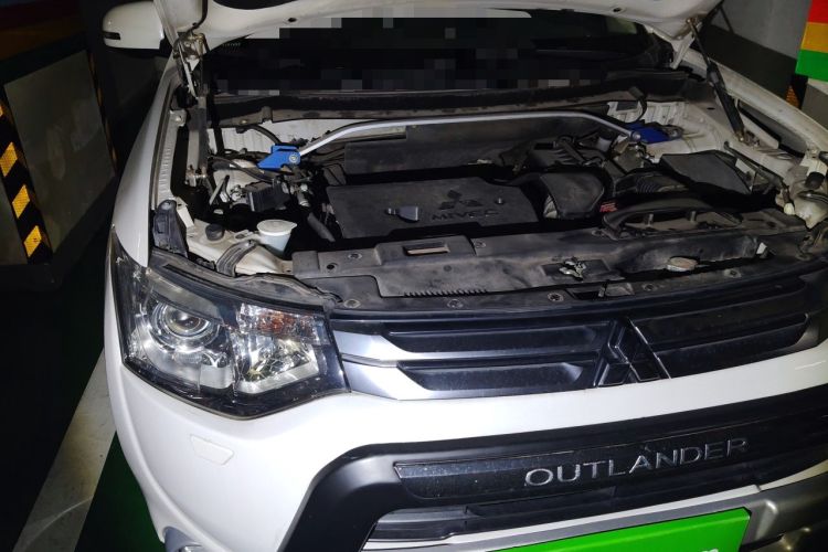 Used Mitsubishi Outlander 2014 2.4L 4x4 Deluxe Value Edition 5 Seats Engine Bay Right