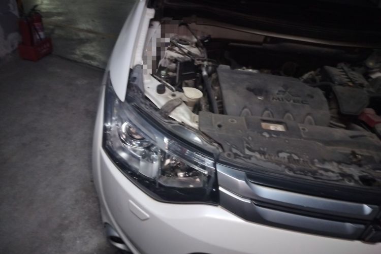 Used Mitsubishi Outlander 2014 2.4L 4x4 Deluxe Value Edition 7 Seats Engine Bay Right