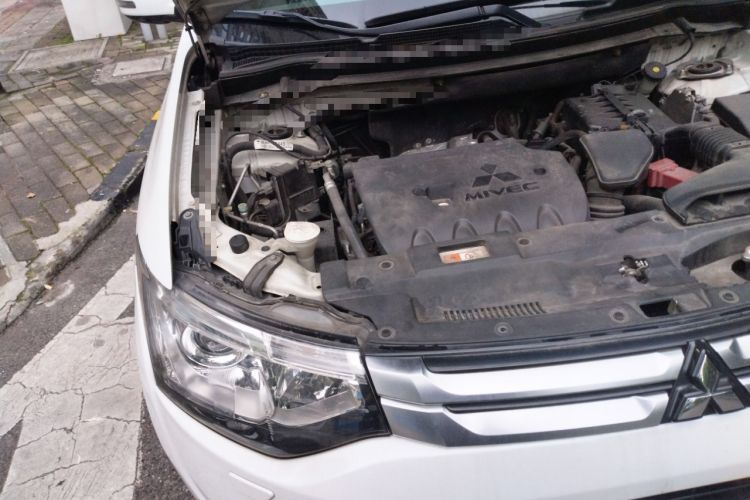 Used Mitsubishi Outlander 2014 2.4L 4x4 Deluxe Value Edition 5 Seats Engine Bay Right