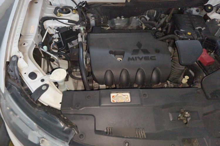 Used Mitsubishi Outlander 2014 2.4L 4x4 Deluxe Value Edition 5 Seats Engine Bay Right