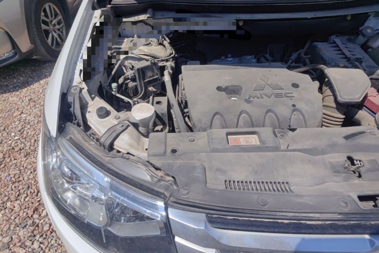 Used Mitsubishi Outlander 2014 2.4L 4x4 Deluxe Value Edition 5 Seats Engine Bay Right