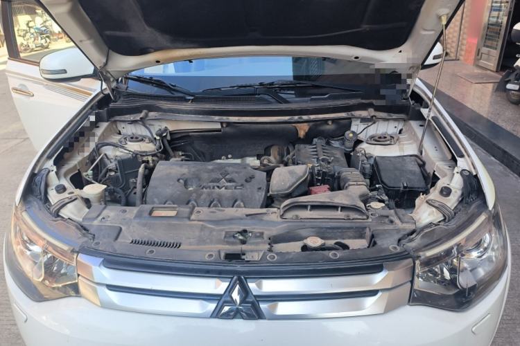 Used Mitsubishi Outlander 2014 2.4L 4x4 Deluxe Value Edition 7 Seats Engine Bay