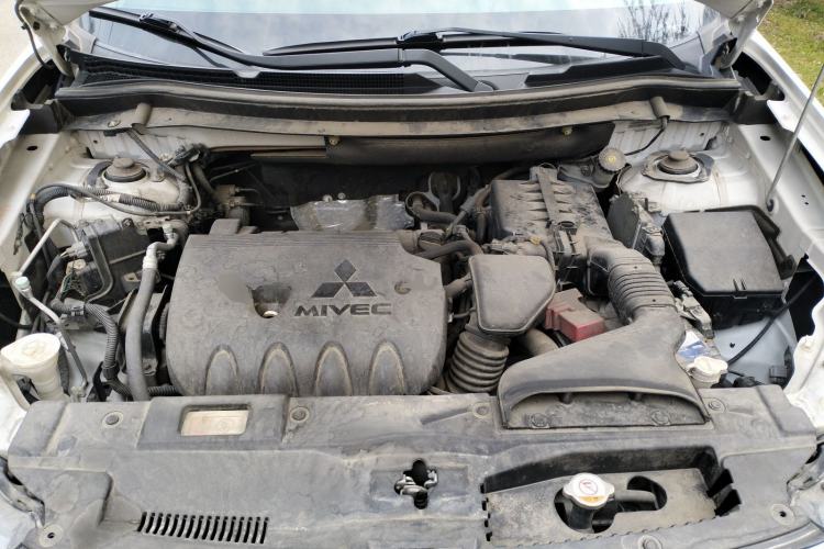 Used Mitsubishi Outlander 2014 2.4L 4x4 Deluxe Value Edition 5 Seats Engine Bay