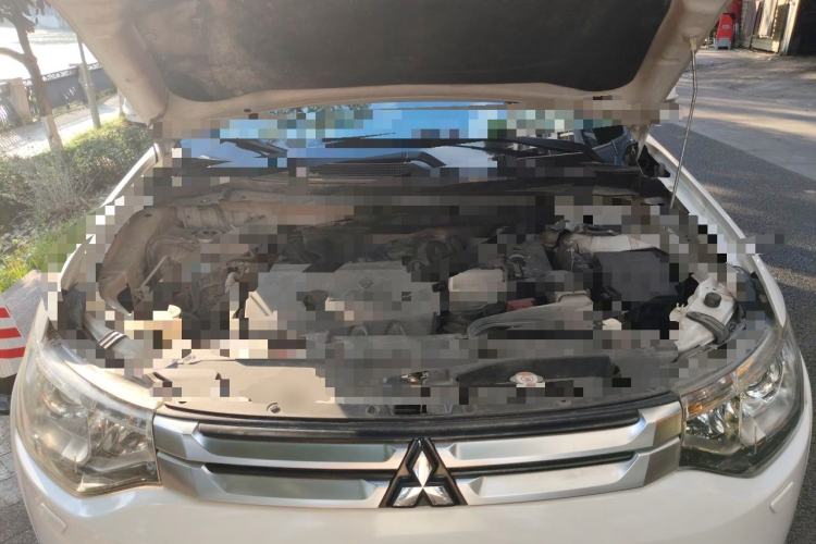 Used Mitsubishi Outlander 2014 2.4L 4x4 Deluxe Value Edition 5 Seats Engine Bay