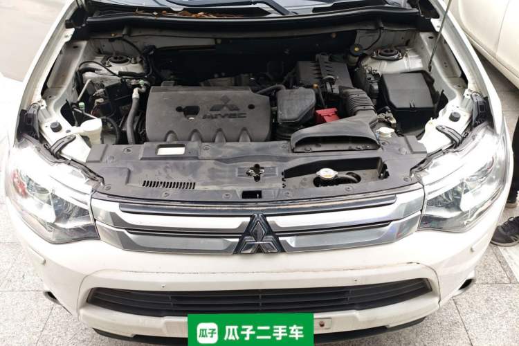 Used Mitsubishi Outlander 2014 2.4L 4x4 Deluxe Value Edition 5 Seats Engine Bay
