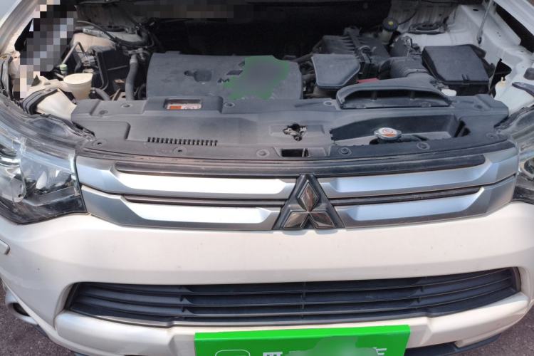 Used Mitsubishi Outlander 2014 2.4L 4x4 Deluxe Value Edition 5 Seats Engine Bay