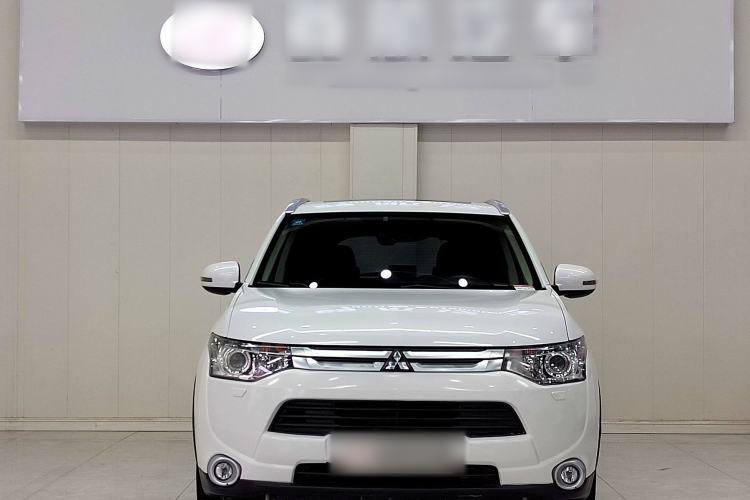 Used Mitsubishi Outlander 2014 2.4L 4x4 Deluxe Value Edition 7 Seats Exterior 1