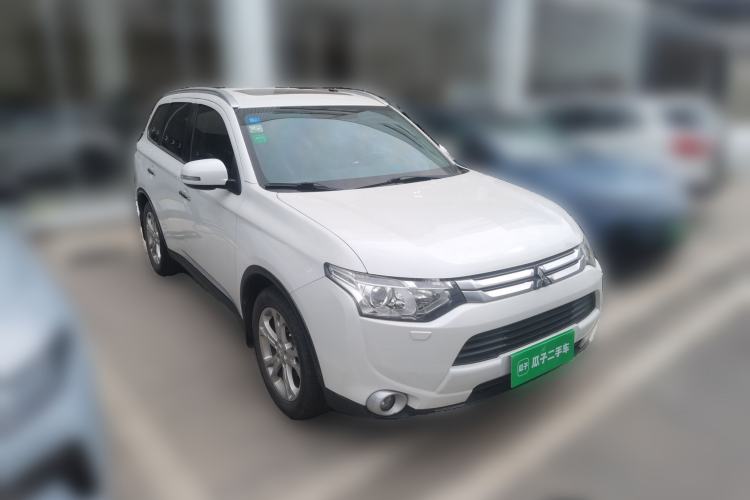 Used Mitsubishi Outlander 2014 2.4L 4x4 Deluxe Value Edition 7 Seats Exterior 1
