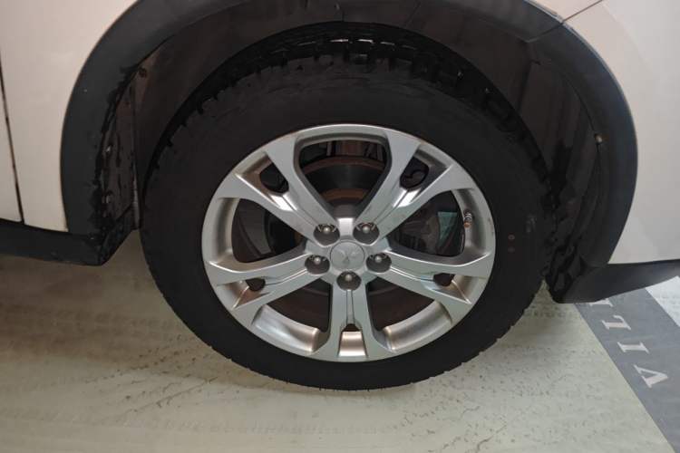 Used Mitsubishi Outlander 2014 2.4L 4x4 Deluxe Value Edition 7 Seats Exterior 1