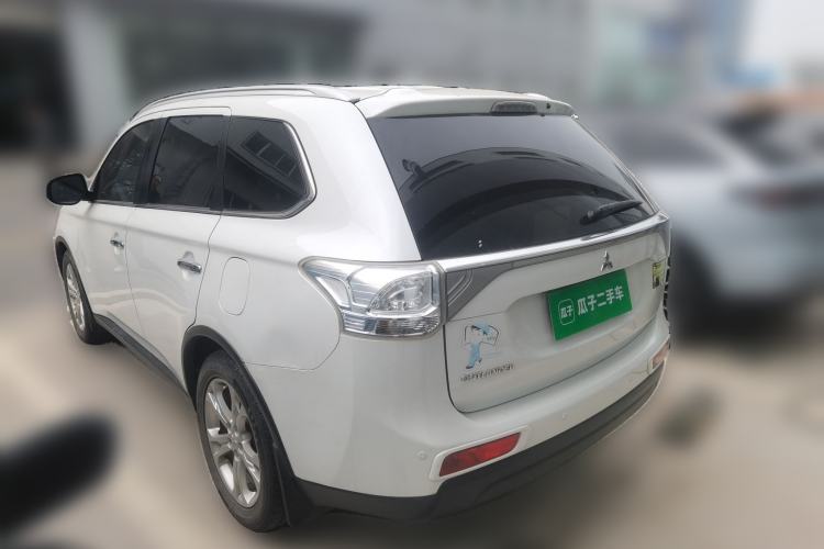 Used Mitsubishi Outlander 2014 2.4L 4x4 Deluxe Value Edition 7 Seats Exterior 2