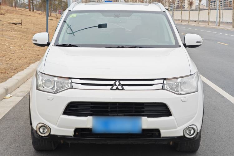 Used Mitsubishi Outlander 2014 2.4L 4x4 Deluxe Value Edition 7 Seats Exterior 2