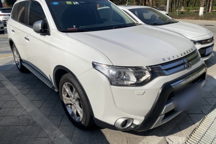 Used Mitsubishi Outlander 2014 2.4L 4x4 Deluxe Value Edition 5 Seats Exterior 2