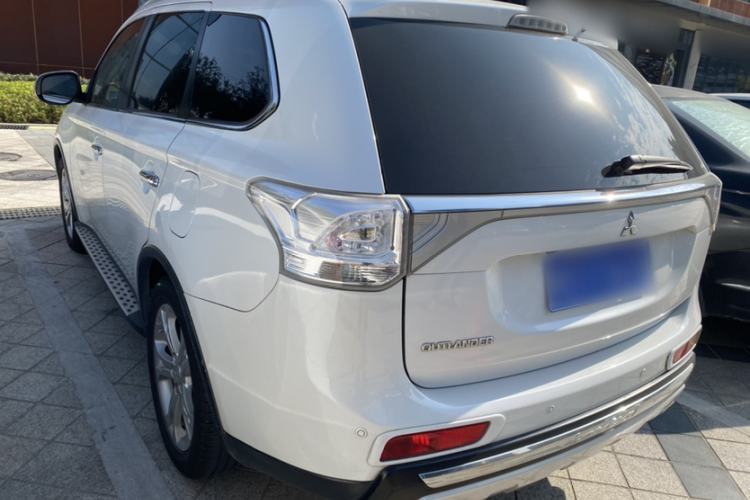 Used Mitsubishi Outlander 2014 2.4L 4x4 Deluxe Value Edition 5 Seats Exterior 3