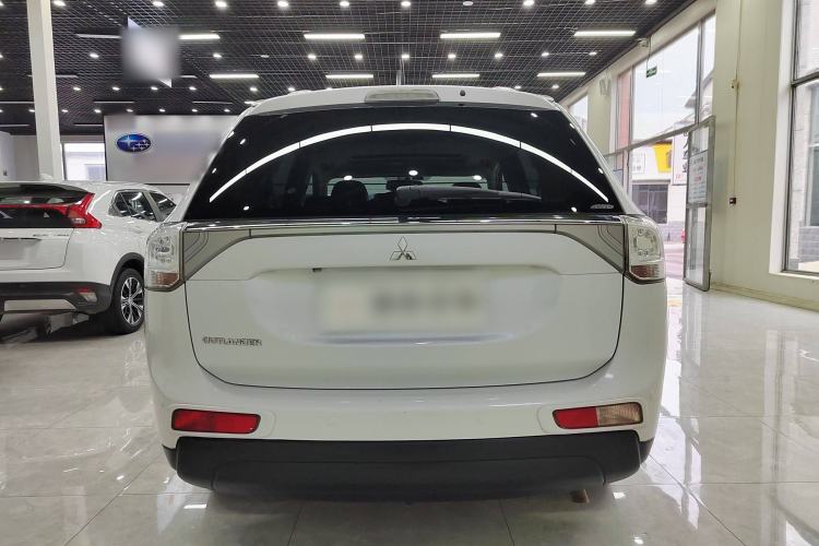 Used Mitsubishi Outlander 2014 2.4L 4x4 Deluxe Value Edition 7 Seats Exterior 5