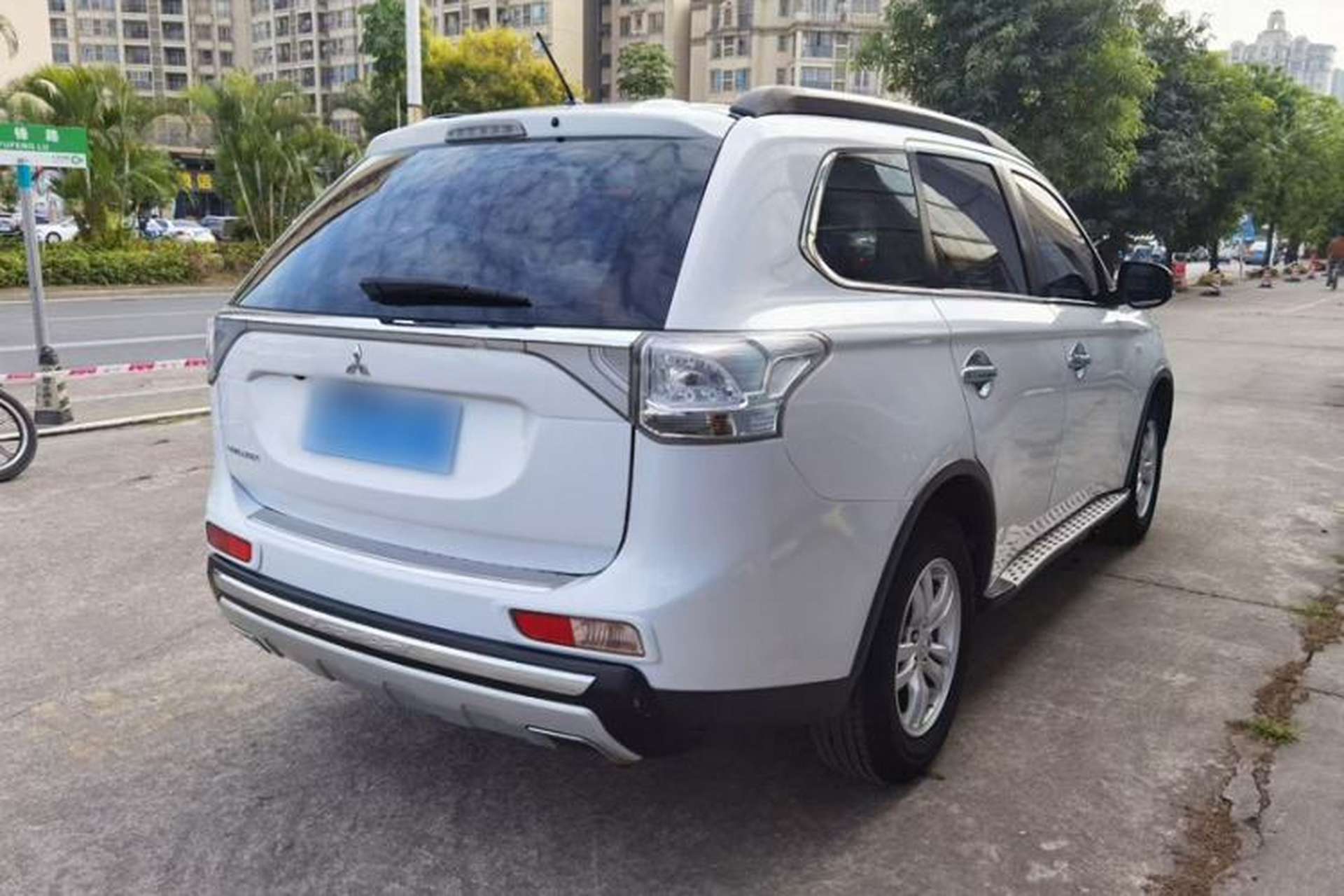 Used Mitsubishi Outlander 2014 2.0L Two-Wheel Drive Sport Value Edition 5 Seats Exterior 6