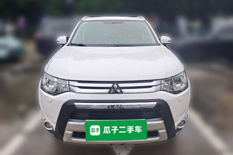 Used Mitsubishi Outlander 2014 2.4L 4x4 Deluxe Value Edition 5 Seats Front
