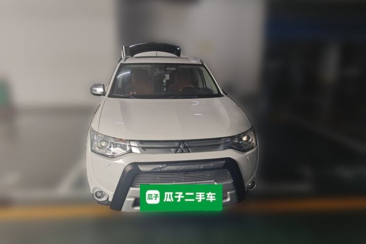 Used Mitsubishi Outlander 2014 2.4L 4x4 Deluxe Value Edition 5 Seats Front