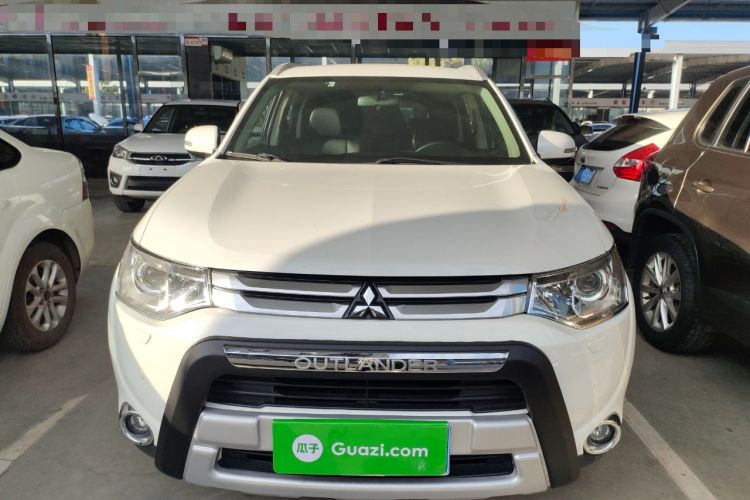 Used Mitsubishi Outlander 2014 2.4L 4x4 Deluxe Value Edition 5 Seats Front