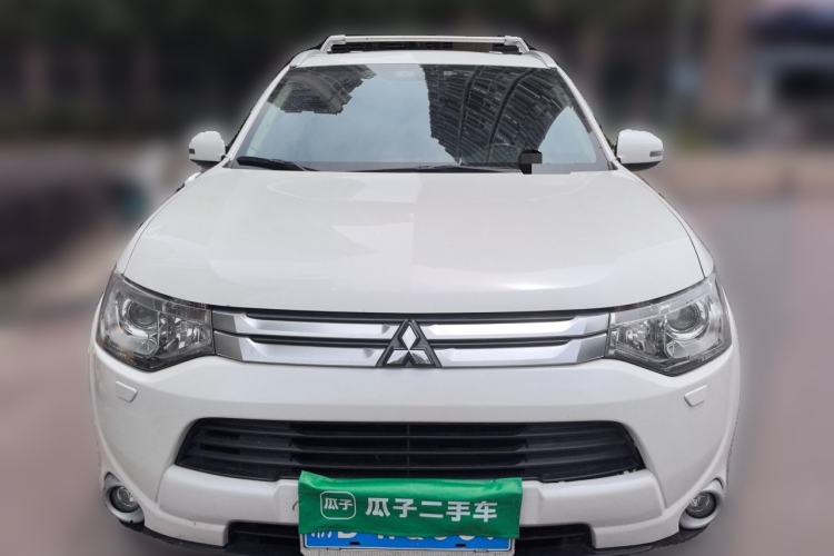 Used Mitsubishi Outlander 2014 2.4L 4x4 Deluxe Value Edition 5 Seats Front