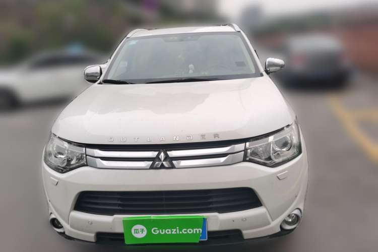 Used Mitsubishi Outlander 2014 2.4L 4x4 Deluxe Value Edition 5 Seats Front