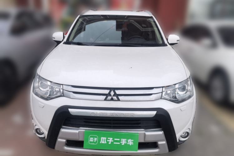 Used Mitsubishi Outlander 2014 2.4L 4x4 Deluxe Value Edition 5 Seats Front