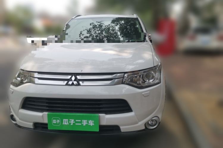 Used Mitsubishi Outlander 2014 2.4L 4x4 Deluxe Value Edition 5 Seats Front