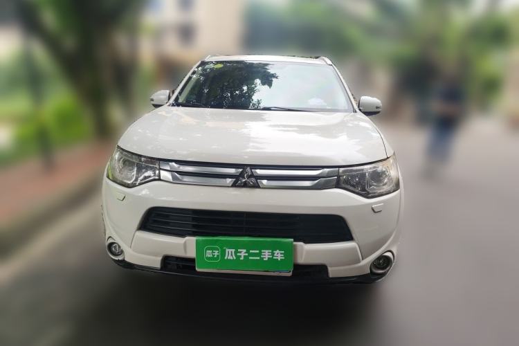 Used Mitsubishi Outlander 2014 2.4L 4x4 Deluxe Value Edition 7 Seats Front