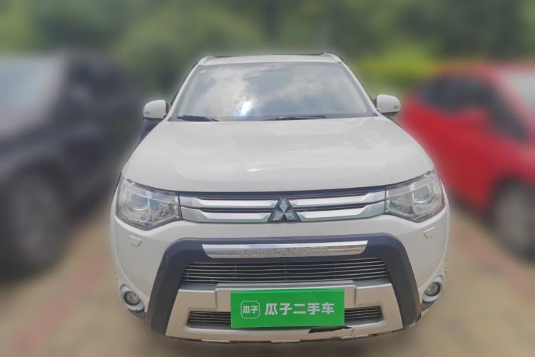 Used Mitsubishi Outlander 2014 2.4L 4x4 Deluxe Value Edition 5 Seats Front