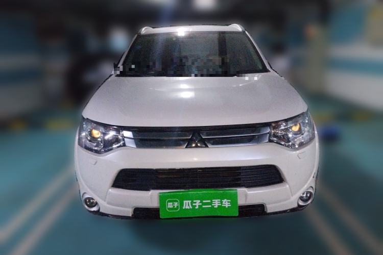 Used Mitsubishi Outlander 2014 2.4L 4x4 Deluxe Value Edition 7 Seats Front