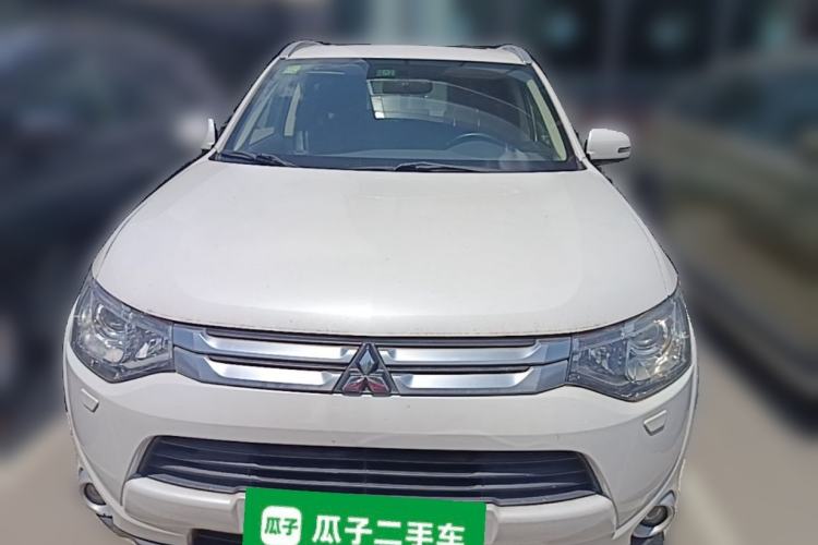 Used Mitsubishi Outlander 2014 2.4L 4x4 Deluxe Value Edition 5 Seats Front