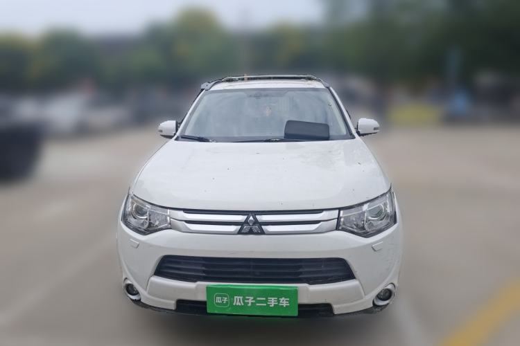 Used Mitsubishi Outlander 2014 2.4L 4x4 Deluxe Value Edition 5 Seats Front